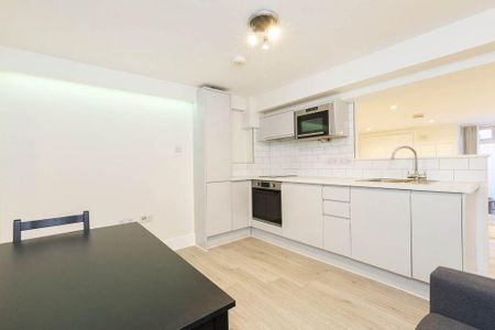 Studio to rent - Photo 2