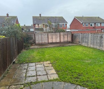 3 bedroom semi-detached house to rent - Photo 6