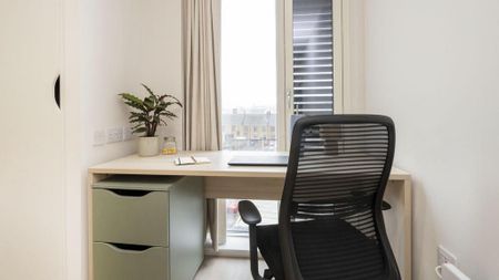 1 bedroom in a flat share to rent - Photo 2