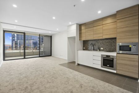 Move-In Ready: Inner City Lifestyle - Photo 3