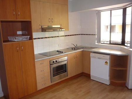 Stylish 1-Bedroom Apartment in Mount Gravatt East - Photo 3