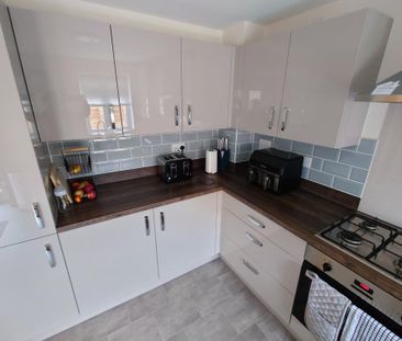 3 bedroom semi-detached house to rent - Photo 4