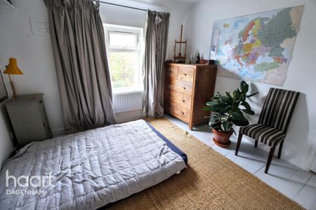 4 bedroom terraced house to rent - Photo 3