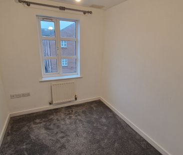 2 bed flat to rent in Massingham Park, Taunton - Photo 3