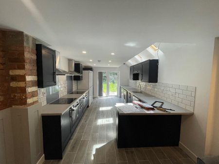 5 bedroom terraced house to rent - Photo 4