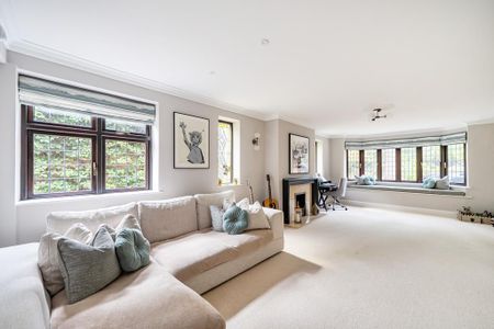 5 bedroom detached house to rent - Photo 2