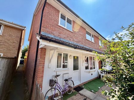 Ashbourne Crescent, Taunton - Photo 3