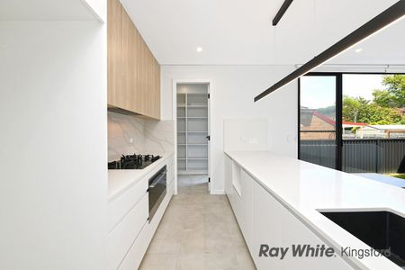 Stunning Five Bedroom Duplex - Photo 4