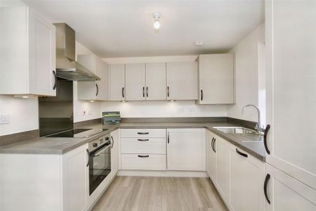 3 bedroom semi-detached house to rent - Photo 5