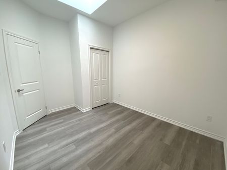 $1,799 / 2 br / 1.5 ba / 700 sqft 16 west ave S unit 113 - Photo 5