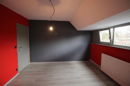 Vrijstaande gerenoveerde woning met 3 slaapkamers, tuin, terras en garage. - Photo 4