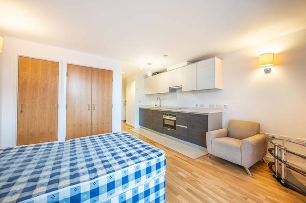 Studio to rent - Photo 1