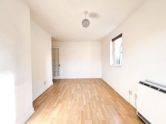 1 bedroom ground floor flat to rent - Photo 1