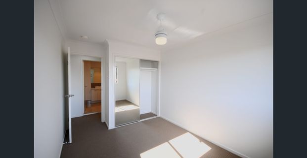 Three Bedroom Townhouse in Richlands - Photo 1