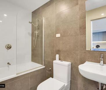 MGM MARTIN - TWO BEDROOM APARTMENT – Partial Furnished - Photo 4