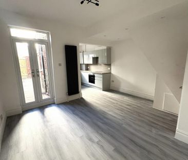 3 bedroom terraced house to rent - Photo 6