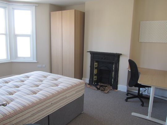 6 Bed Terraced House, Wellington Hill, BS7 - Photo 1