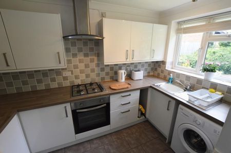 2 bedroom semi-detached house to rent - Photo 4