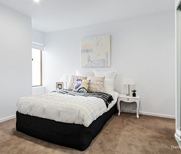 Unit in great condition with a balcony - Photo 2