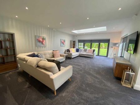 7 bedroom detached house to rent - Photo 2