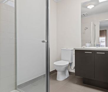 Modern & Low-Maintenance Living in Sought-After St Albans Park - Photo 5