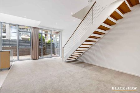 PRIME LOCATION - Metropolitan Complex, New Acton - Photo 3