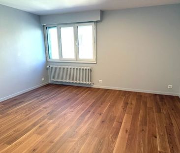 magnificent studio completely renovated on the top floor of a small... - Photo 4