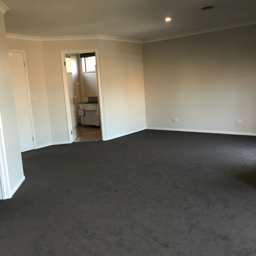 Luxurious Family Home! - Photo 1