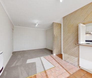 Charming Two-Bedroom Apartment in Prime Essendon Location - Photo 5