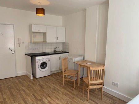 Studio to rent - Photo 2