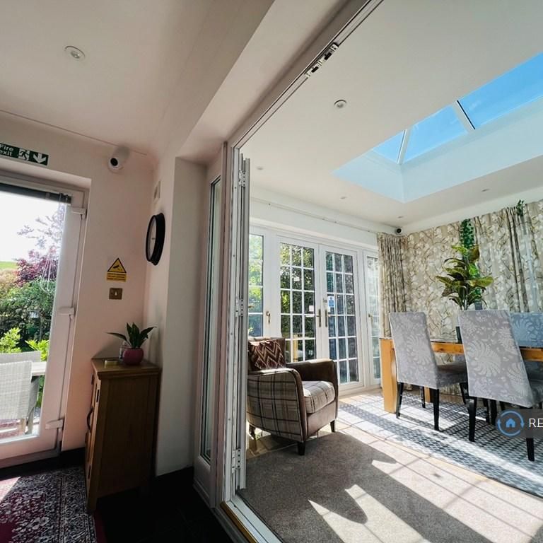 1 bedroom in a house share to rent - Photo 1