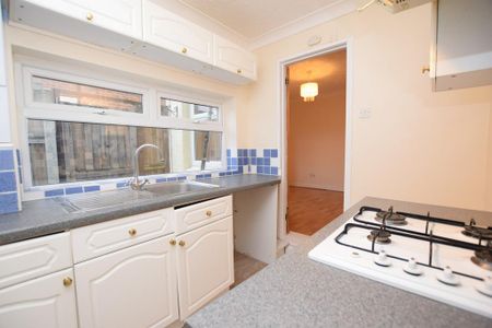 2 bedroom semi-detached house to rent - Photo 4