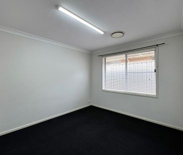 "Large Family Home" - Photo 3