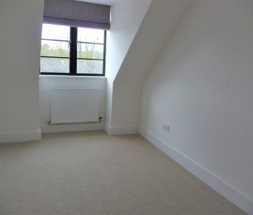 3 bedroom flat to rent - Photo 6
