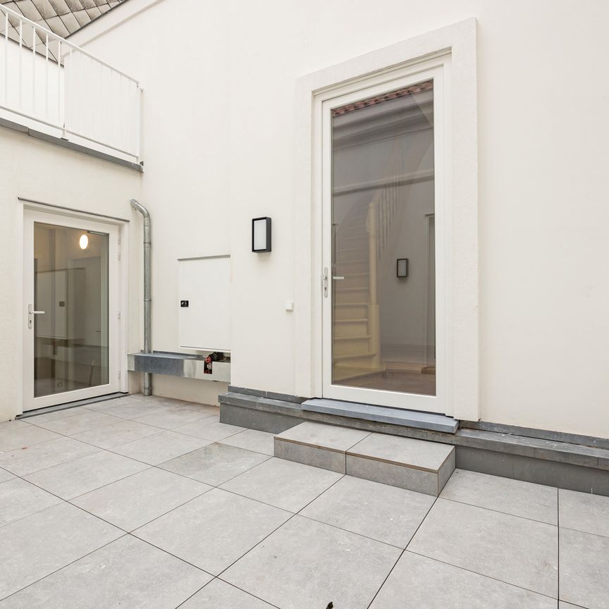 High-end duplex in hart van Antwerpen met iconisch uitzicht - Photo 1