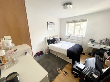 3 Bed Flat, Hawkesworth House, SW4 - Photo 5