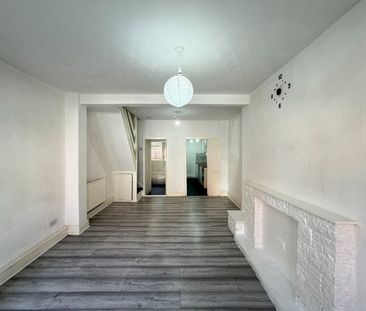2 Bed Terraced House, Greenleaf St, L8 - Photo 3