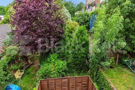 6 bedroom 2 bathroom private garden and a balcony one not to miss - Photo 5
