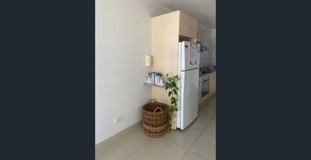 Beachside Living with Ocean Glimpses – Walk to Surfers Paradise Amenities, Tram & Lifestyle - Photo 1