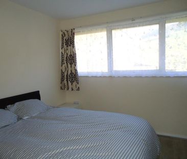 3 bedroom end of terrace house to rent - Photo 3