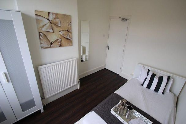 1 bedroom in a house share to rent - Photo 1