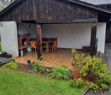 Charmante 2.5-Zimmer-Dachwohnung mit viel Licht und Aussicht - Foto 3