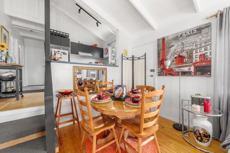 Quaint home located near primary school - Photo 3