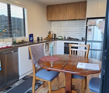 6 Aston Crescent, Trentham - Photo 3