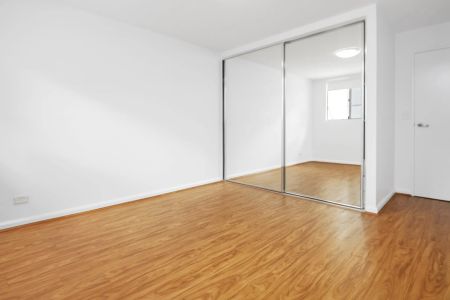 Stylish CBD Apartment with Space, Light & Lifestyle - Photo 2