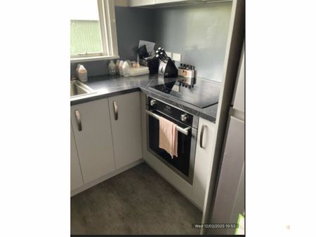 Spacious & Well-Maintained 3-Bedroom Home - Photo 3