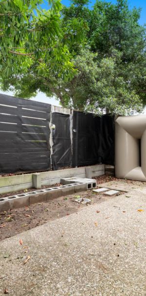 Spacious Renovated Townhome - Photo 2