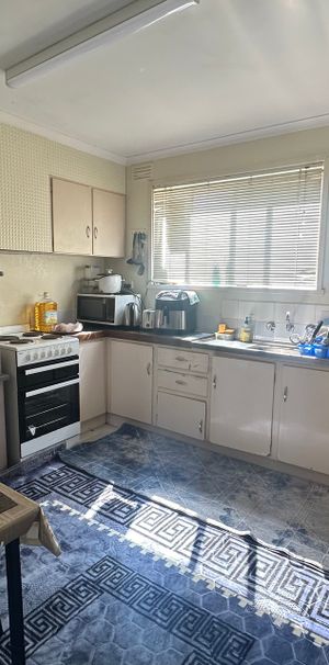 2-Bedroom Ground Floor Flat in Prime Dandenong Location - Photo 1