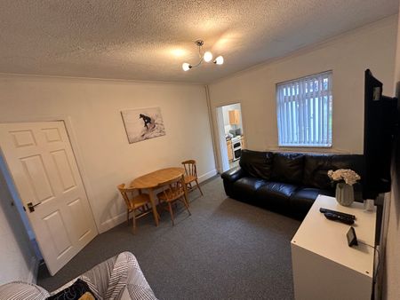 4 bedroom house - Photo 3