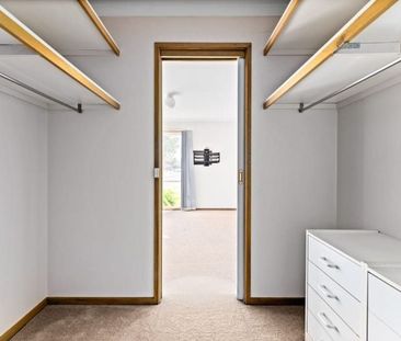 Spacious home in quiet and convenient location - Photo 6